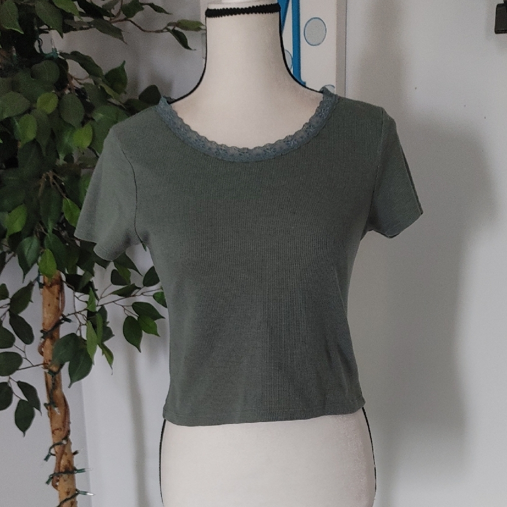 Aeropostale Thermal Lace Neck Crop Top L